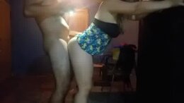 Me tiene loco &eacute;l enorme culo de mi prima rebeca y le lleno ese culo de semen