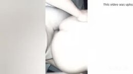 Novinha cagando no pau