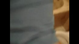 cholita tirando en el baño