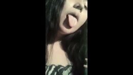 Morrita saboreando mi pija le encanta mucho